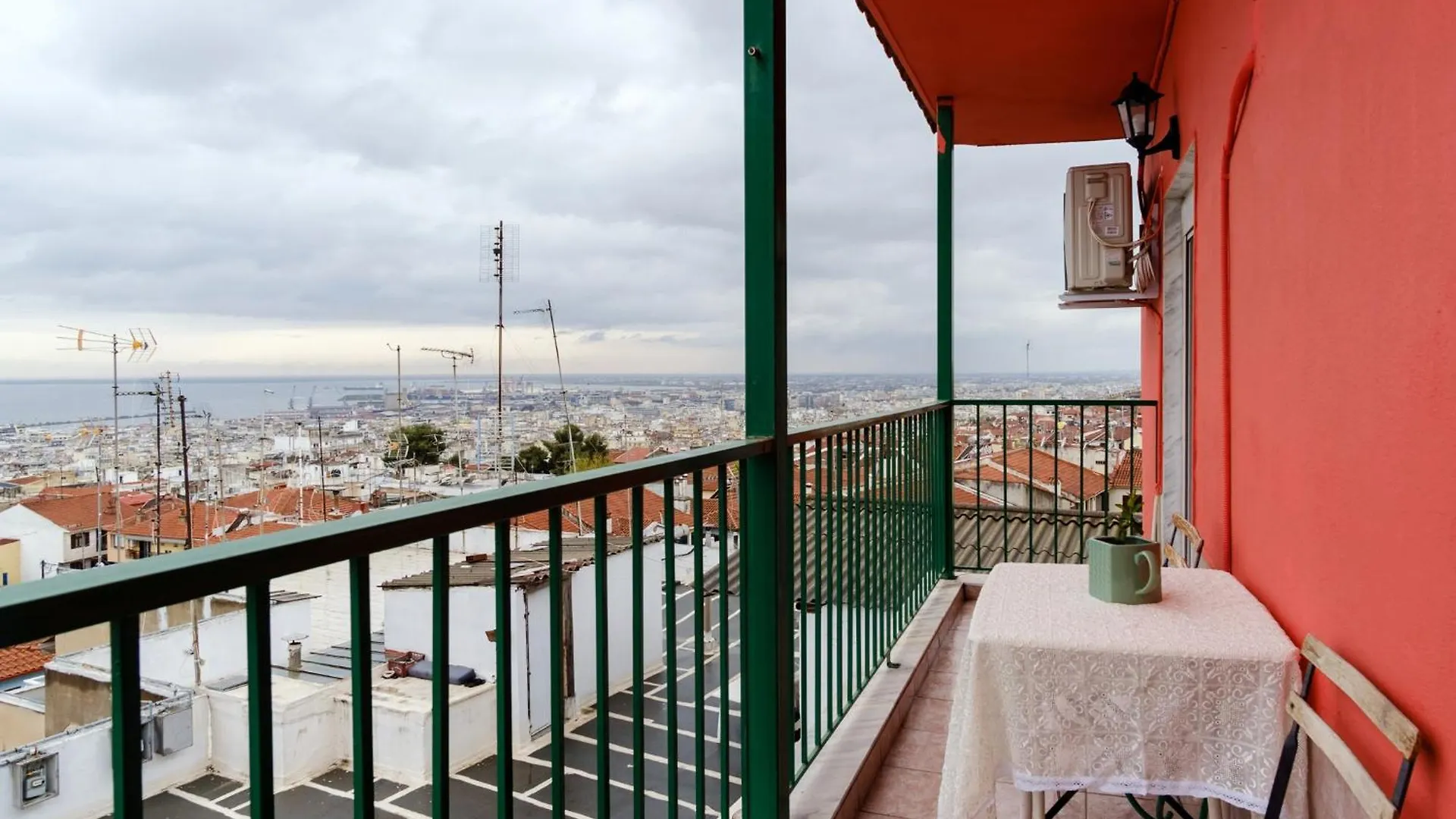 Spacetop, Old Town Panoramic View Apt By Gimispace Rentals テッサロニキ 0*,  ギリシャ